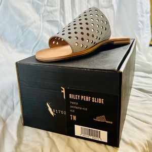 NWT Frye Perforated Slide Sz 7